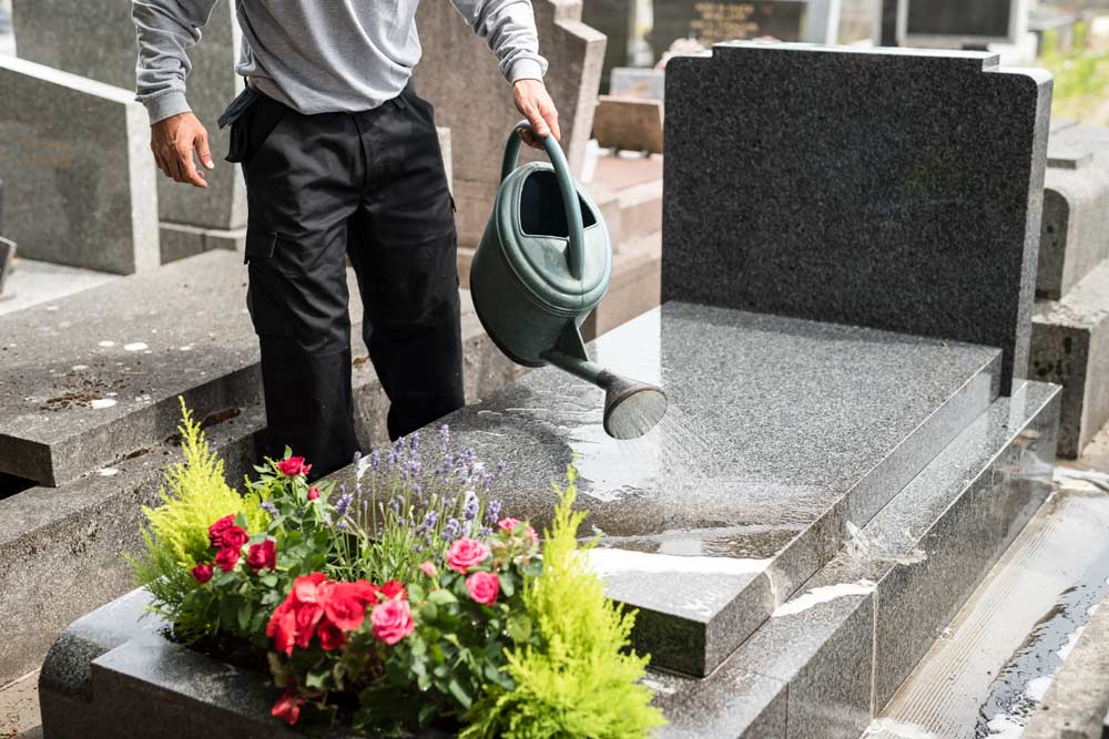 Conseils pour le nettoyage d'une pierre tombale en ciment